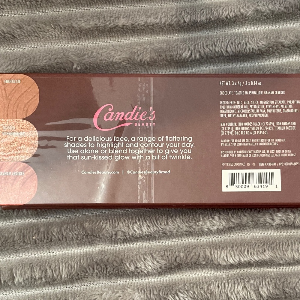 Candie's Beauty Contour Palette in Brown and Tan - Picture 3 of 3